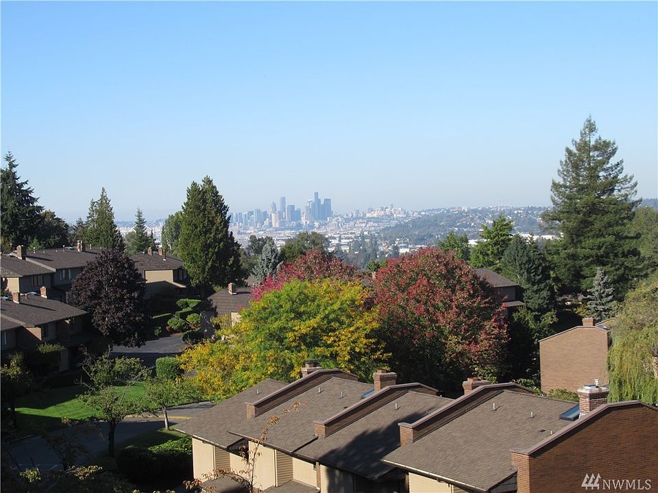 Sweeping views of downtown Seattle skyline.