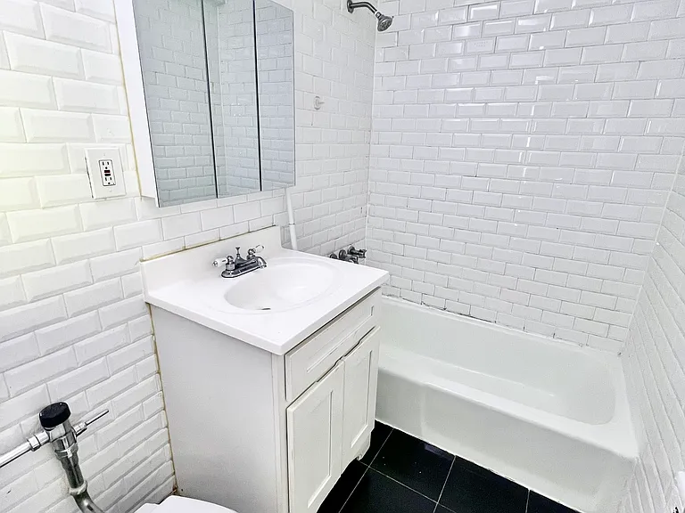 14420 38th Ave #3L — Photo 9