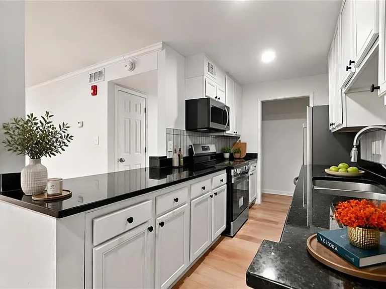 5095 Roswell Rd #209 — Photo 13