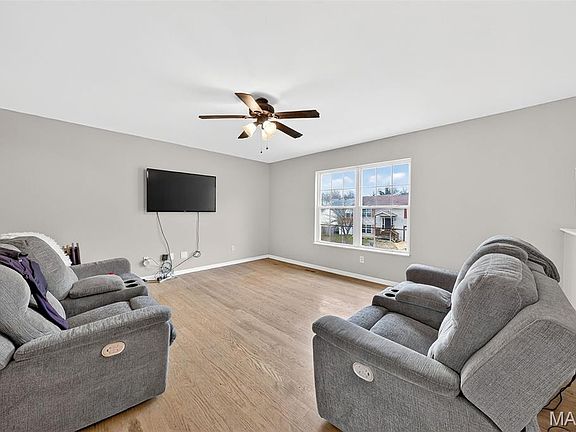 5th image of 219 Grand Central Dr