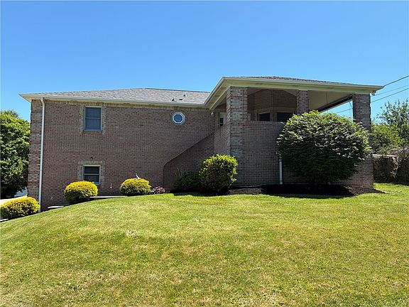 2nd image of 902 Central Dr