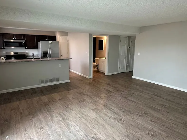 752 Cross Bow Ln — Photo 3