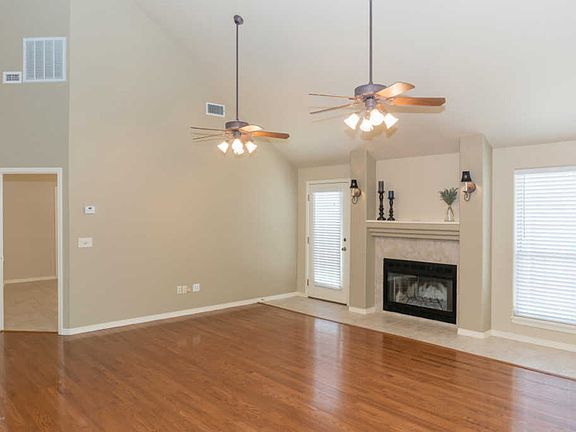 5th image of 44 Cottonwood Ln