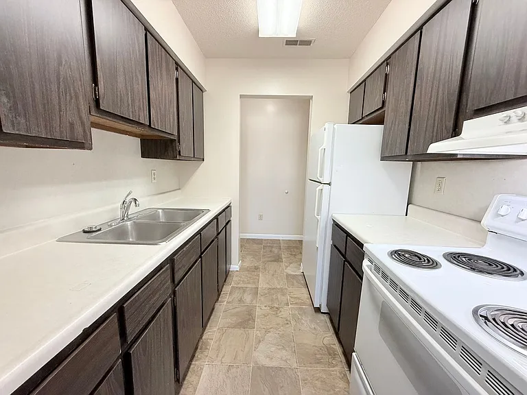 Thompson Apartments — Photo 5