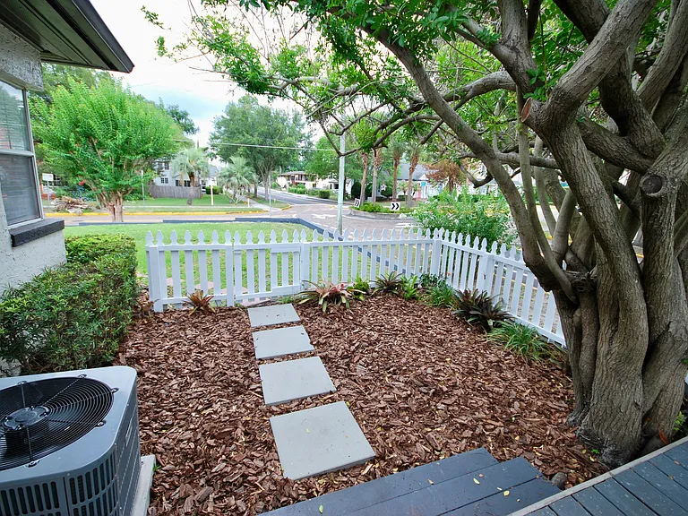 230 E Concord St — Photo 24