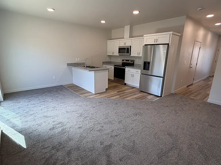 2024 Sunset Dr #5 — Photo 4