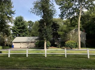 20 Fox Chase Rd, Bloomfield, CT 06002