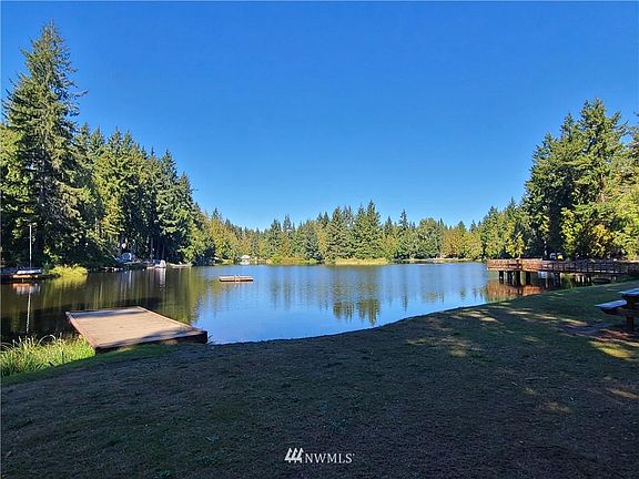 2nd image of 700 E Lakeshore Dr E