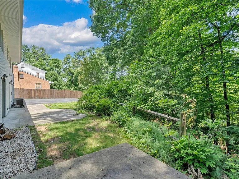 1814 Pelham Dr — Photo 37