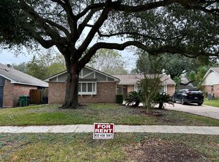 423 Hennessee Ln, Webster, TX 77598