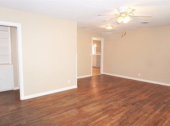 4th image of 102 S Laurel St