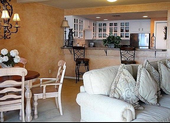 5th image of 5619 Thunderbird Ct APT B
