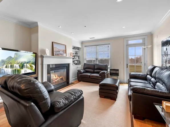 36 Intrepid Cir APT 305, Marblehead, MA 01945