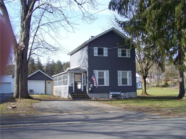 87 Meadow St, Clyde, NY 14433