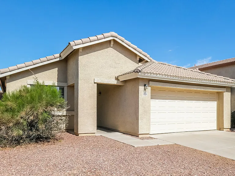 2525 S 109th Dr — Photo 3