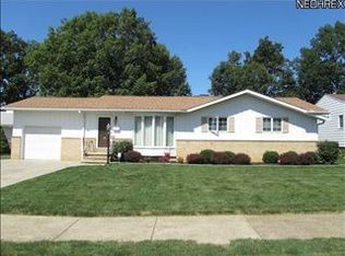 8420 Royal Ridge Dr, Parma, OH 44129