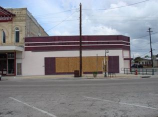 423 E Davis St, Luling, TX 78648