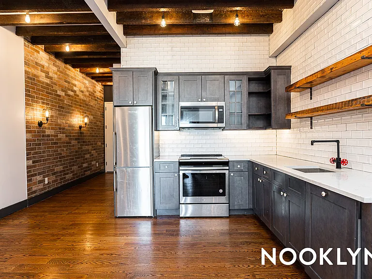 269 Meserole St #3A — Photo 2