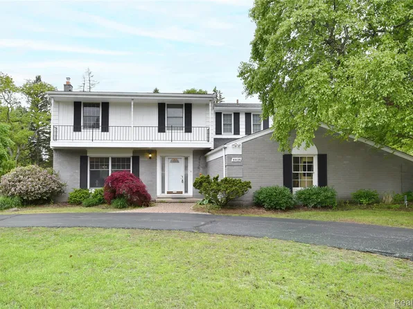 6835 Limerick Ln, Troy, MI 48098