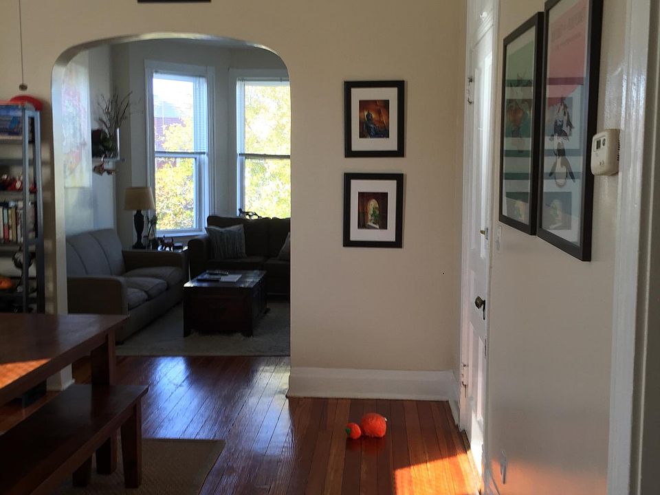 1st image of 839 N Damen Ave #3