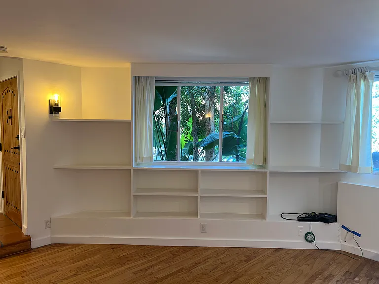6146 Glen Holly St #1/2 — Photo 3