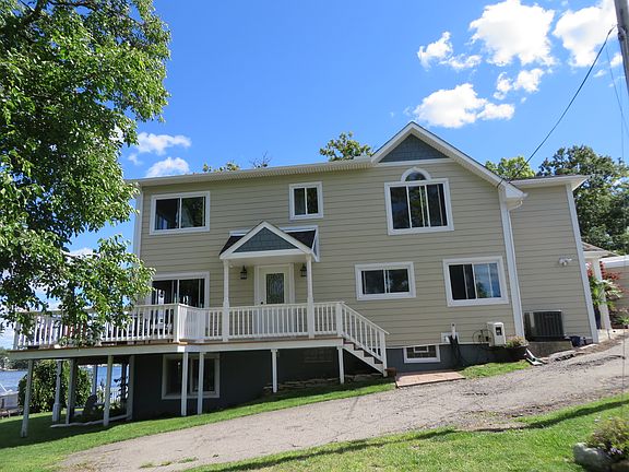 3rd image of 382 Oak Ln