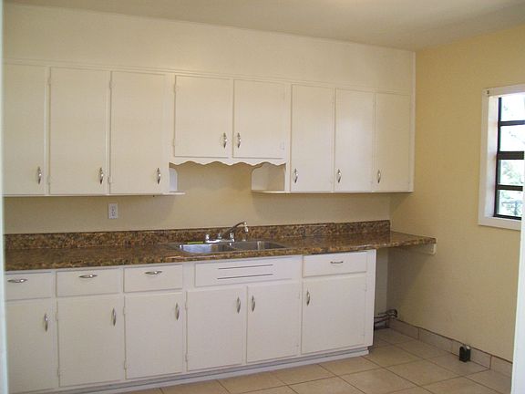 4th image of 840 Woodlawn St