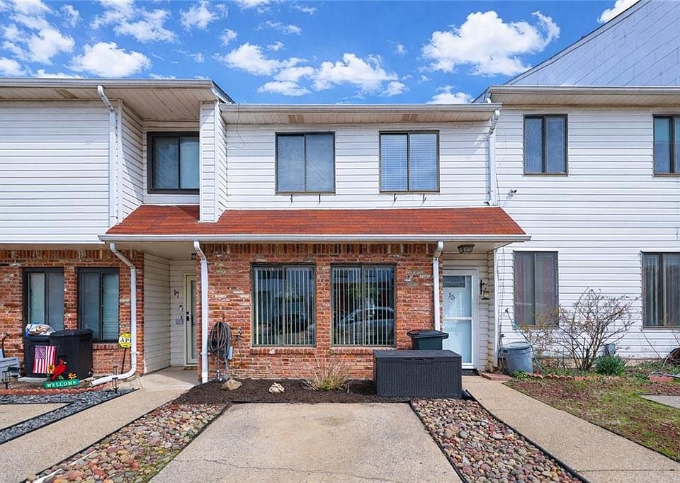 1st image of 15 Stratford Ct #1