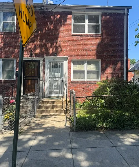 1021 47th Pl NE — Photo 6