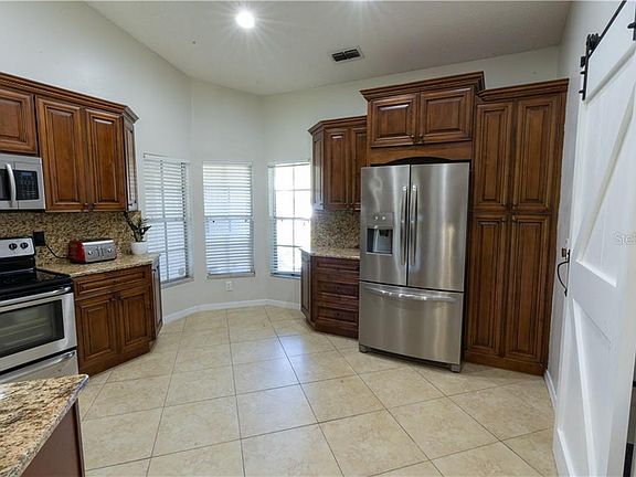 4th image of 11810 Sweetpea Ct