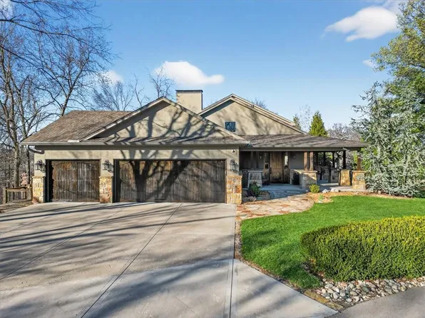 235 Hillcrest Rd W, Shawnee, KS 66217