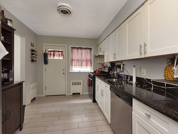 5th image of 71 Evergreen Ave