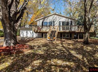 1706 Mission Ln, Saint Peter, MN 56082