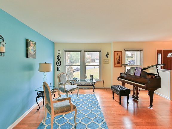 4th image of 3350 Summer View Dr