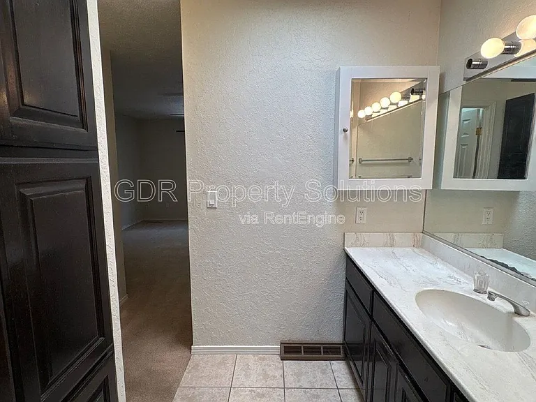 5828 Elmwood Dr NE — Photo 18