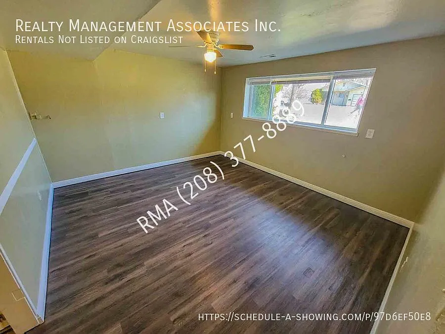 2 Bedroom Duplex off Shoshone St — Photo 2