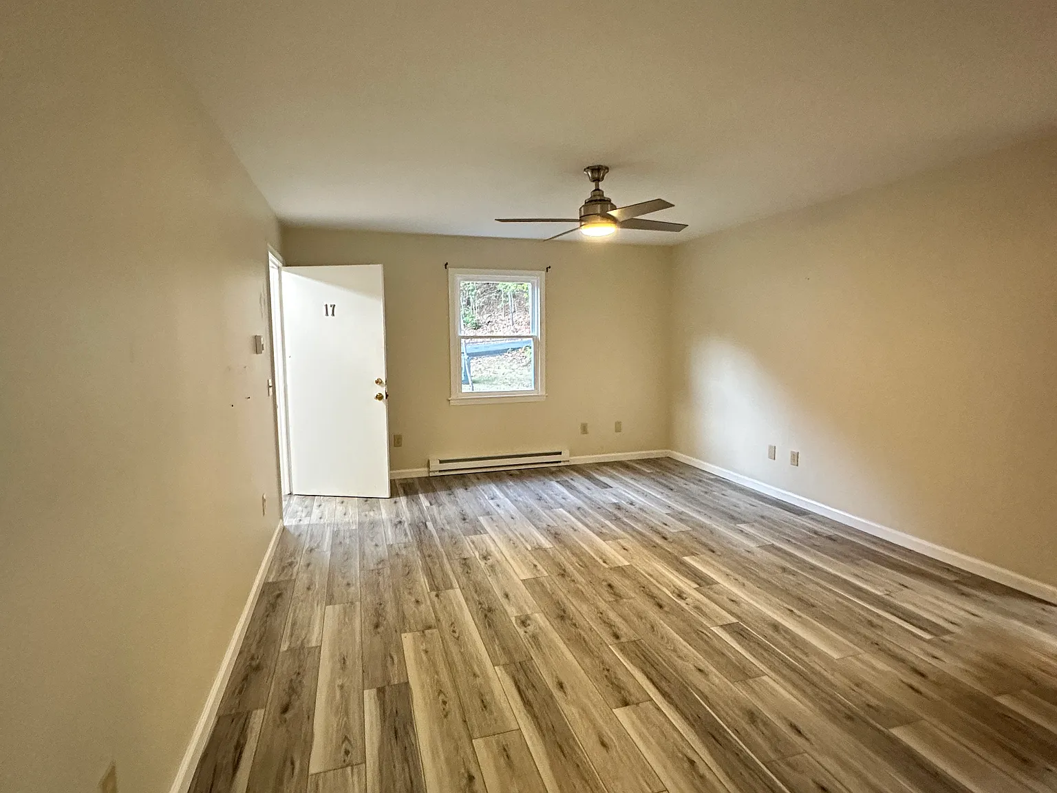 2 bed, 950 sqft, $1,900 — Photo 2