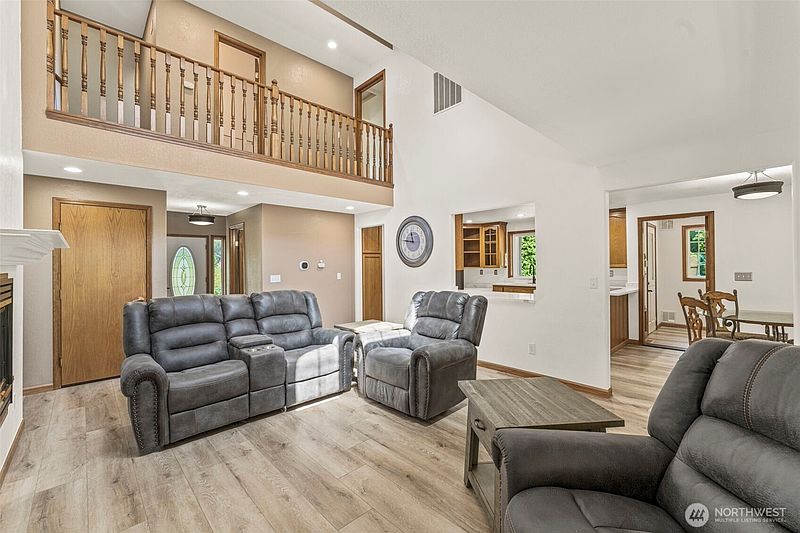 5th image of 11915 151st Avenue Court E