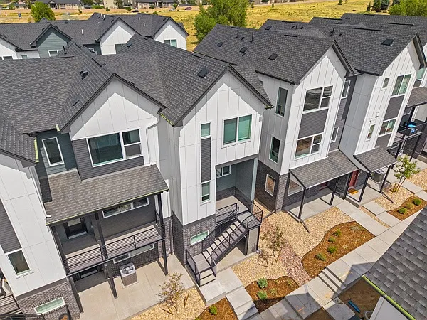 2 bed, 2.5 bath, 1431 sqft, $2,440 — Photo 3