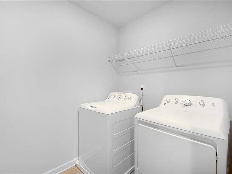 7095 Gladstone Cir — Photo 24