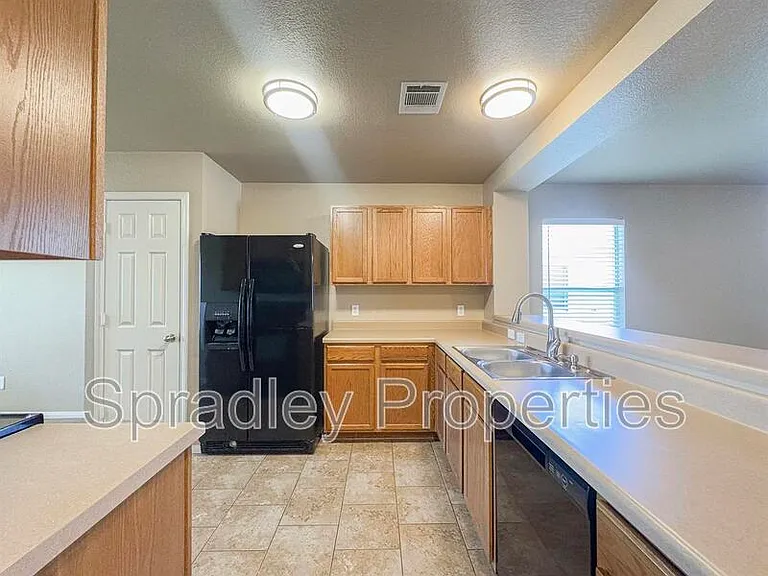 212 Avrshire Ln — Photo 6