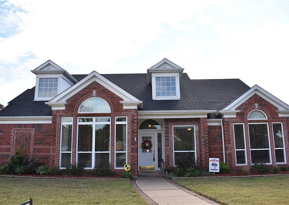 1st image of 806 Willow Brook Dr