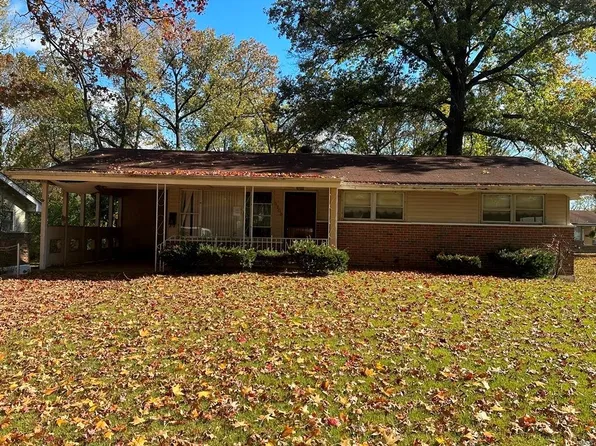 9708 Portage Dr, Saint Louis, MO 63136