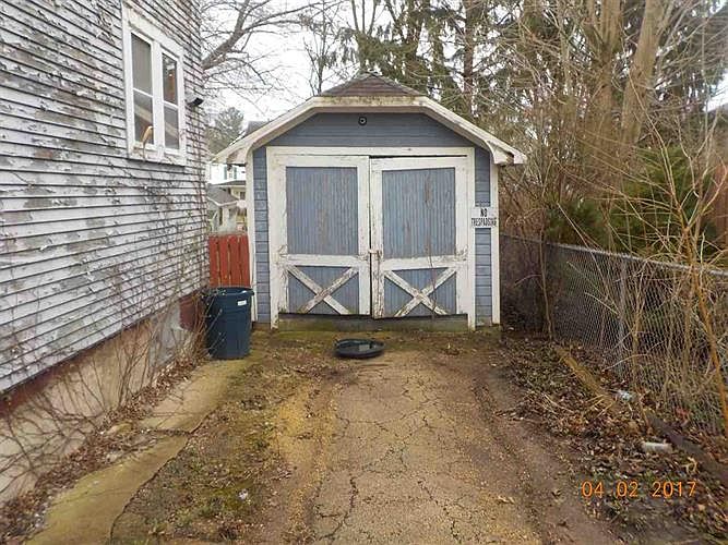2nd image of 515 W Elk St
