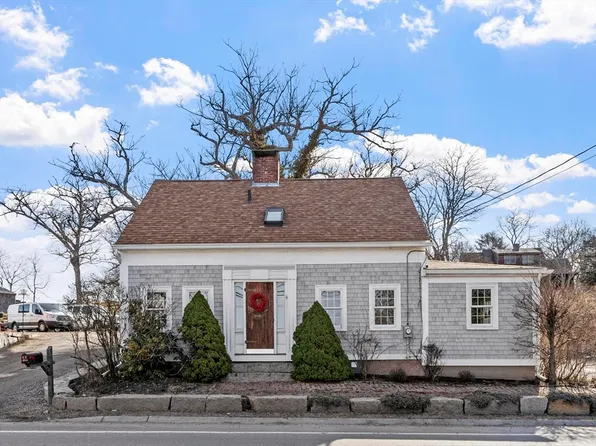 39 Eastern Ave, Essex, MA 01929