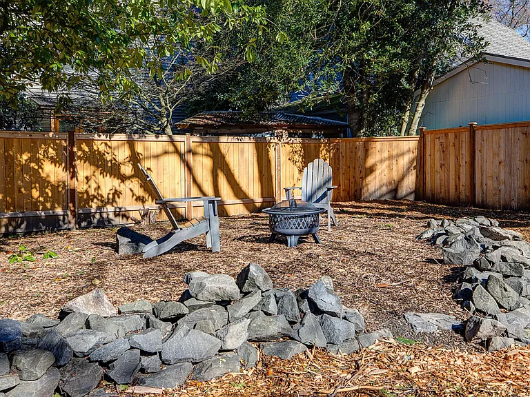 808 W Armour St — Photo 15
