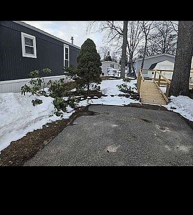 2nd image of 860 Glenview Ln