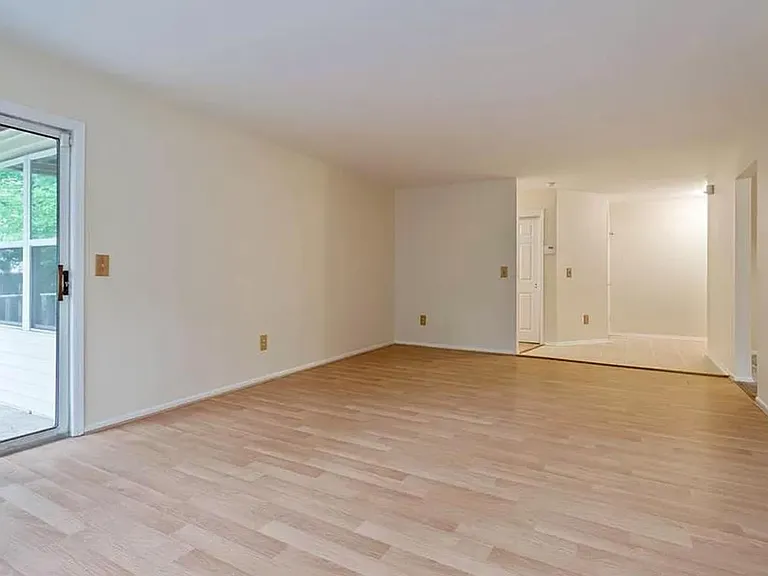 356 Keswick Dr — Photo 9