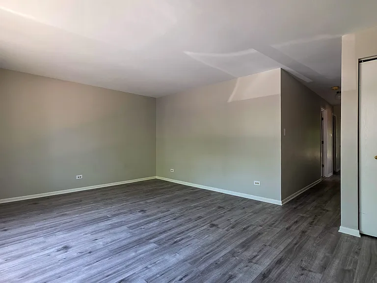 16724 Hillside Pl — Photo 2