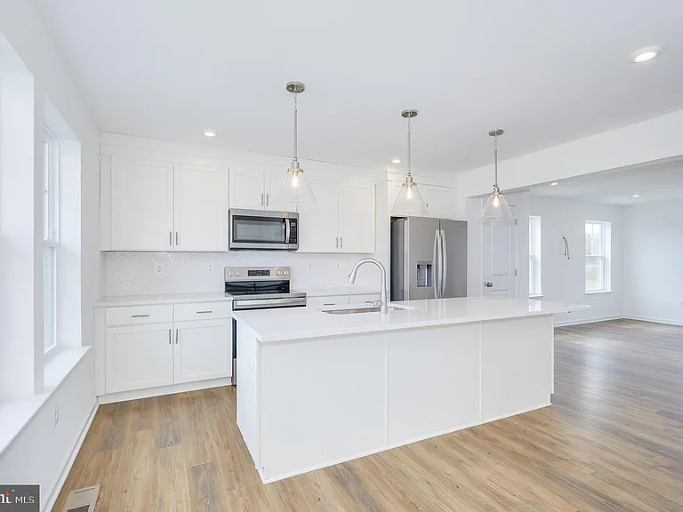 519 Fontana Cir — Photo 22